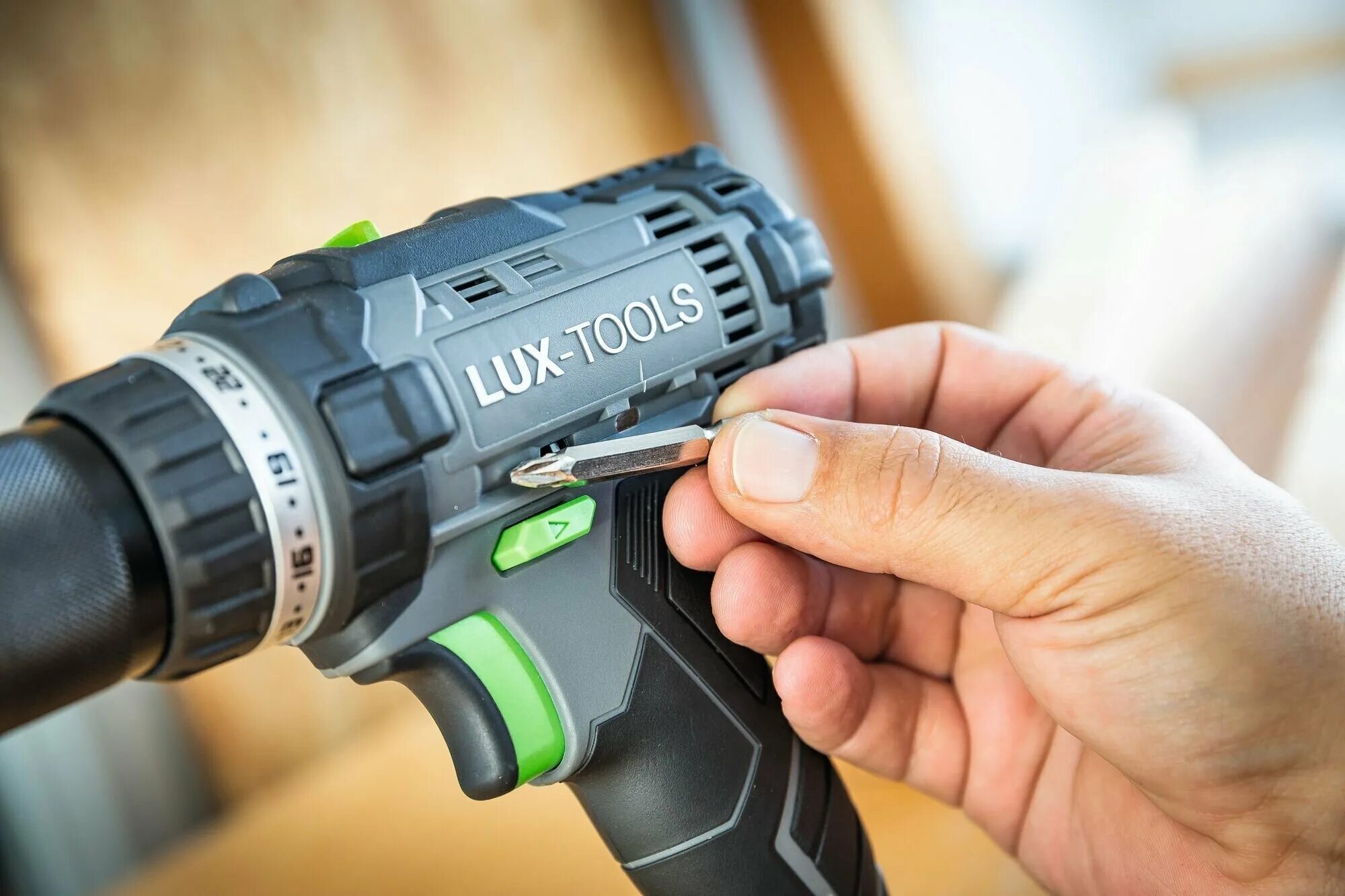 Lux tools аккумуляторная. Шуруповерт Lux Tools 20v. Шуруповерт Lux Tools 18v. Дрель-шуруповерт аккумуляторная Lux-Tools 20. Дрель-шуруповерт Lux-Tools (101787).