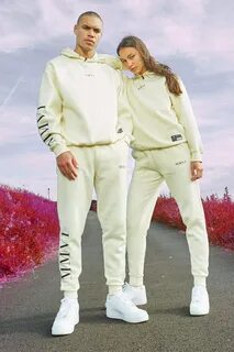Двое костюмов