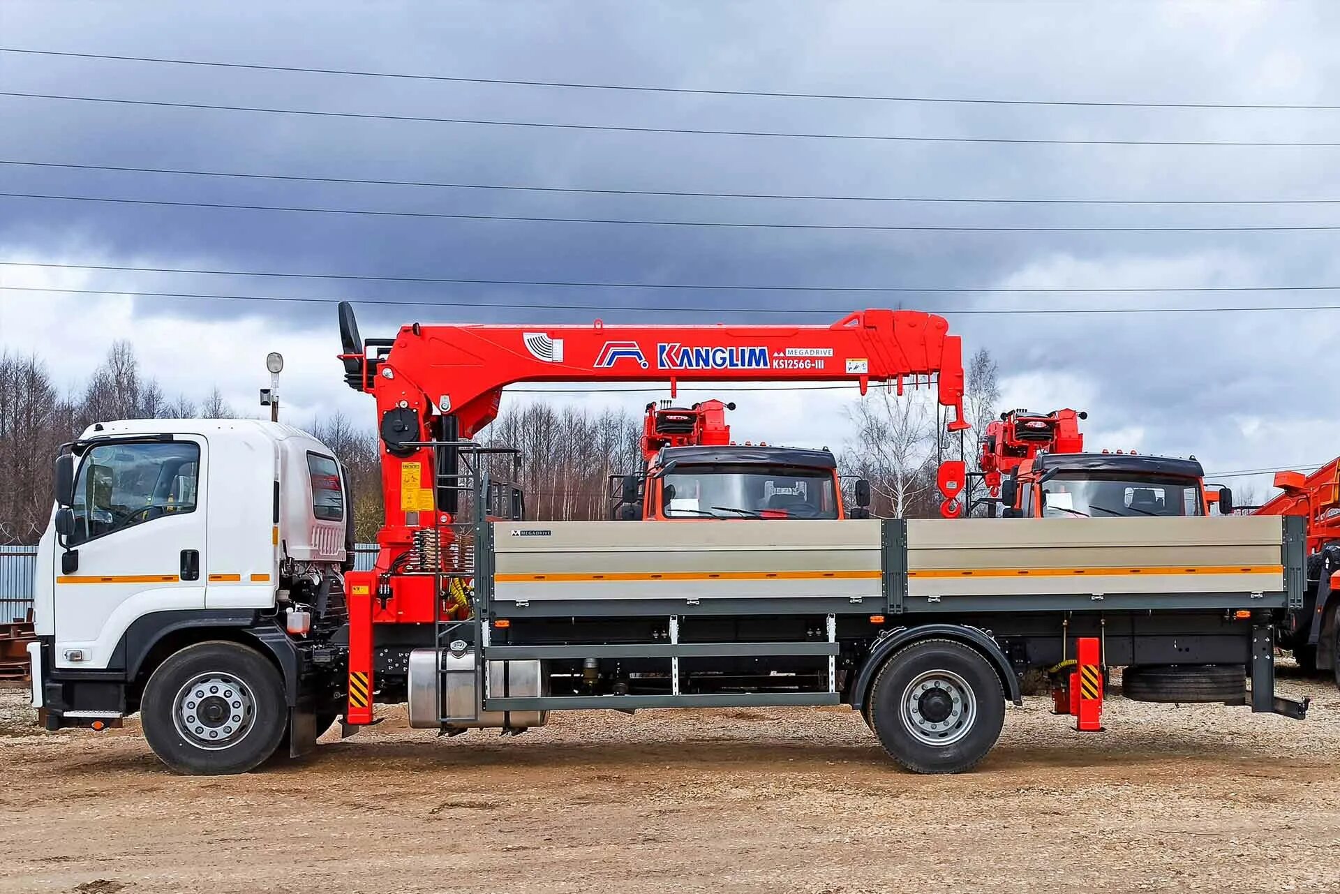 Автомобиль бортовой с манипулятором. Isuzu forward 18.0 (fvr34). Isuzu forward 18 с КМУ. Kanglim ks1256g-II. Kanglim 1256g-2.