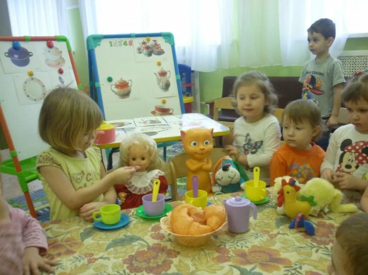 Рисование посуда младшая группа. Посуда задания для детей. Аппликация посуда в старшей группе. Занятие посуда в средней группе. Посуда задание для детей подготовительной группы.