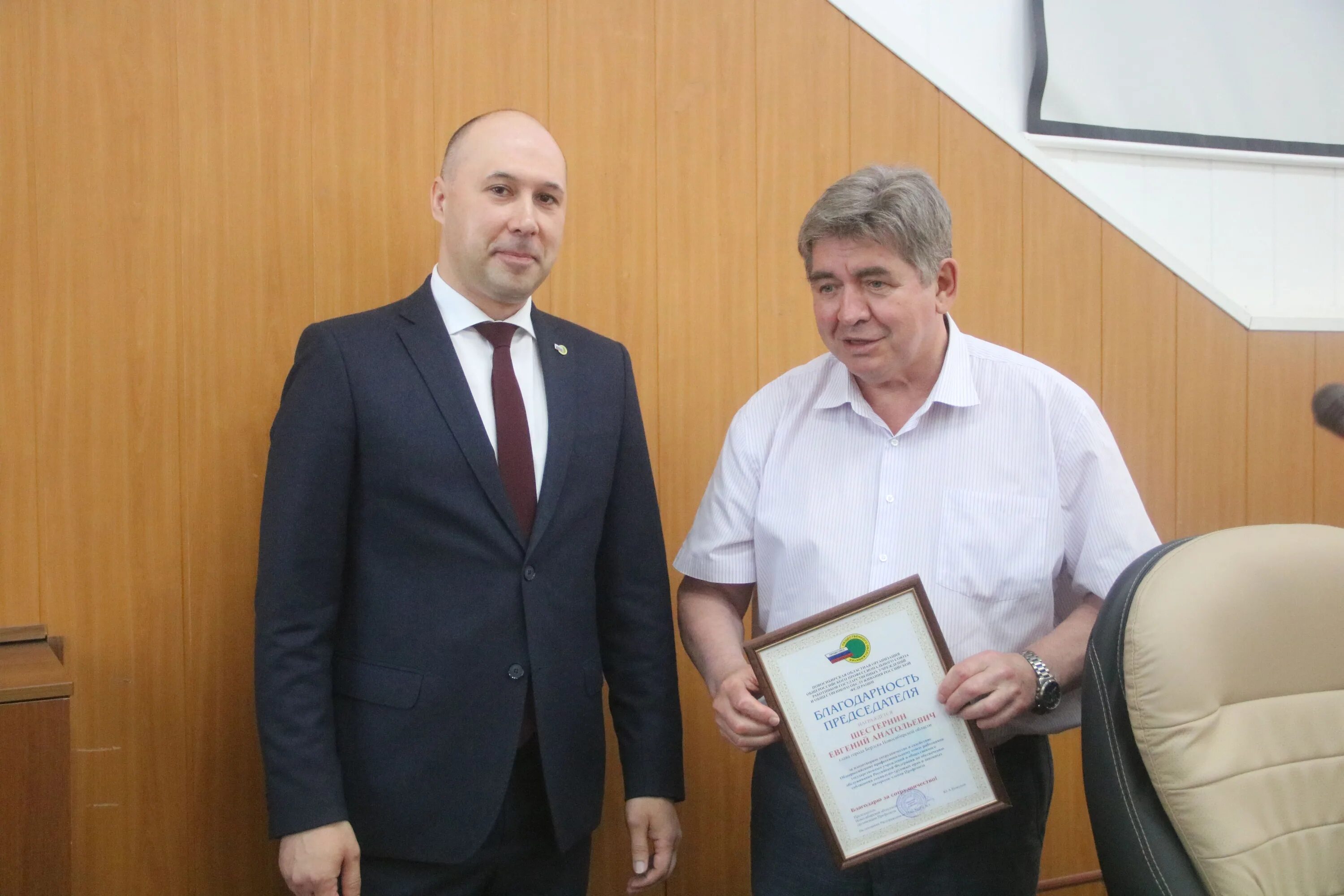 требуется охранник. объявление охранник. частный охранник. охрана вахта. сотрудник охраны.