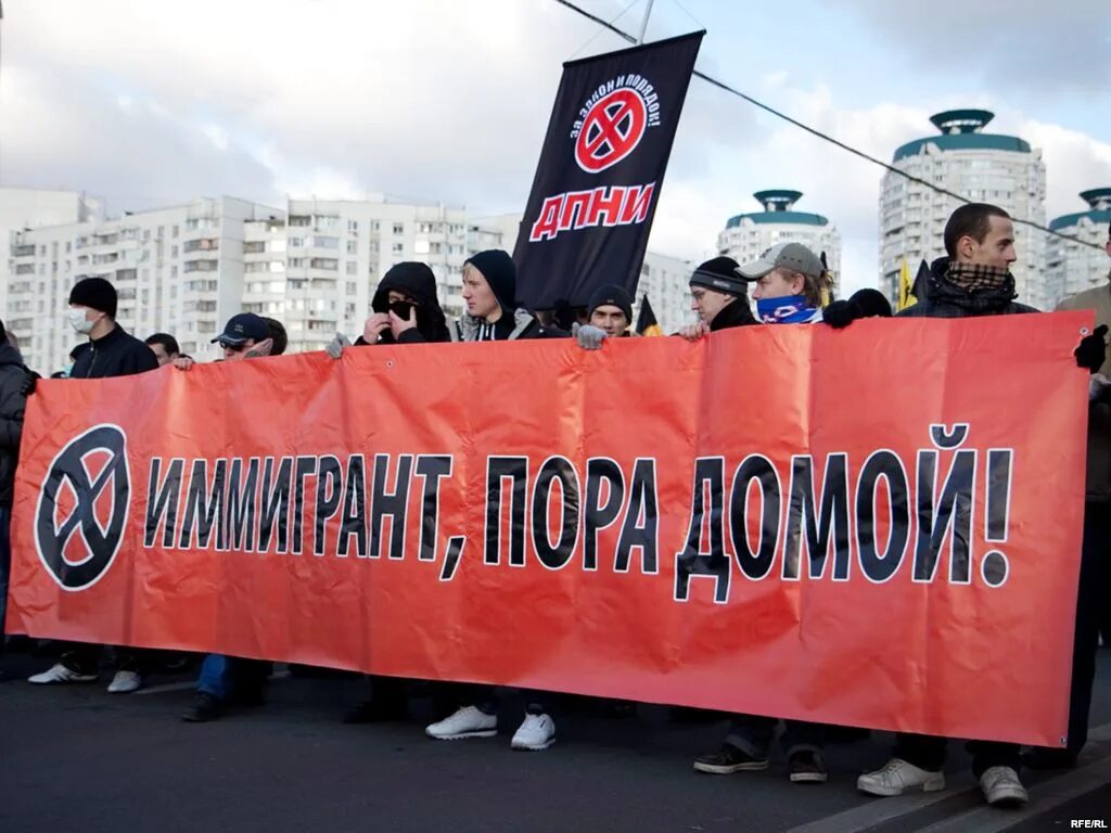 Русский русскому рознь. Песков дурак. Враг народа демотиватор. Русский русскому рознь. Русский русскому рознь.