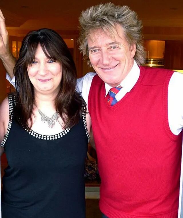 Дочь рода стюарта кимберли. Дочь род. Дочь рода. Дочь род. Род стюарт с женой и детьми.