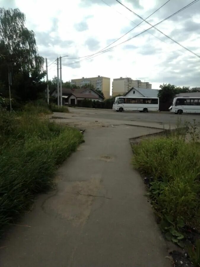 Стала известна судьба. Костромские остановки. Драка Кострома в Малышково. Остановка Пантусово Кострома. Дождь в Костроме.