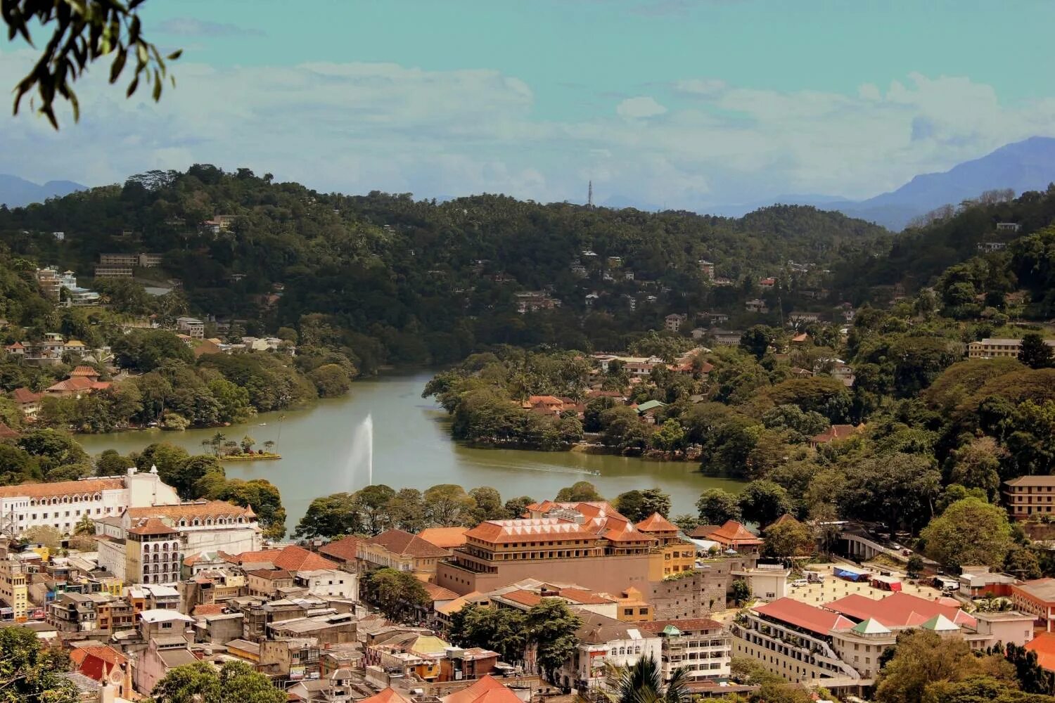 Kandy Шри Ланка. Канди город. Kandy Lake Канди. Священный город Канди. Г канди