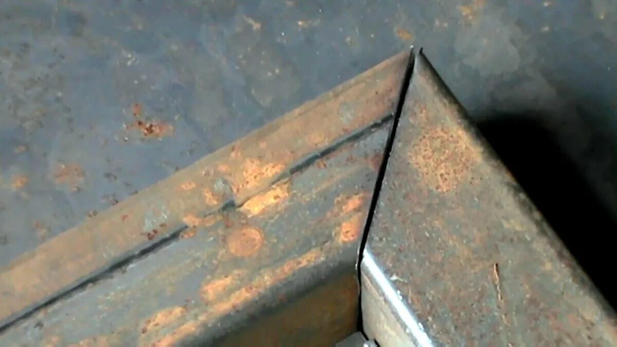 Тройник под 45 градусов стальной. Тройник стальной 45 градусов 159. Сварка профильной трубы под 45 градусов. Разметка труб для сварки под углом 45 градусов. Сварка 45 градусов.