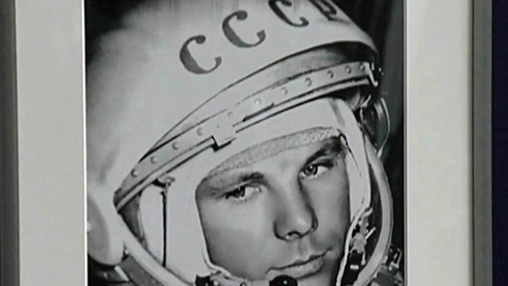 Видео первый полет гагарина. Портрет Юрия Гагарина в скафандре.