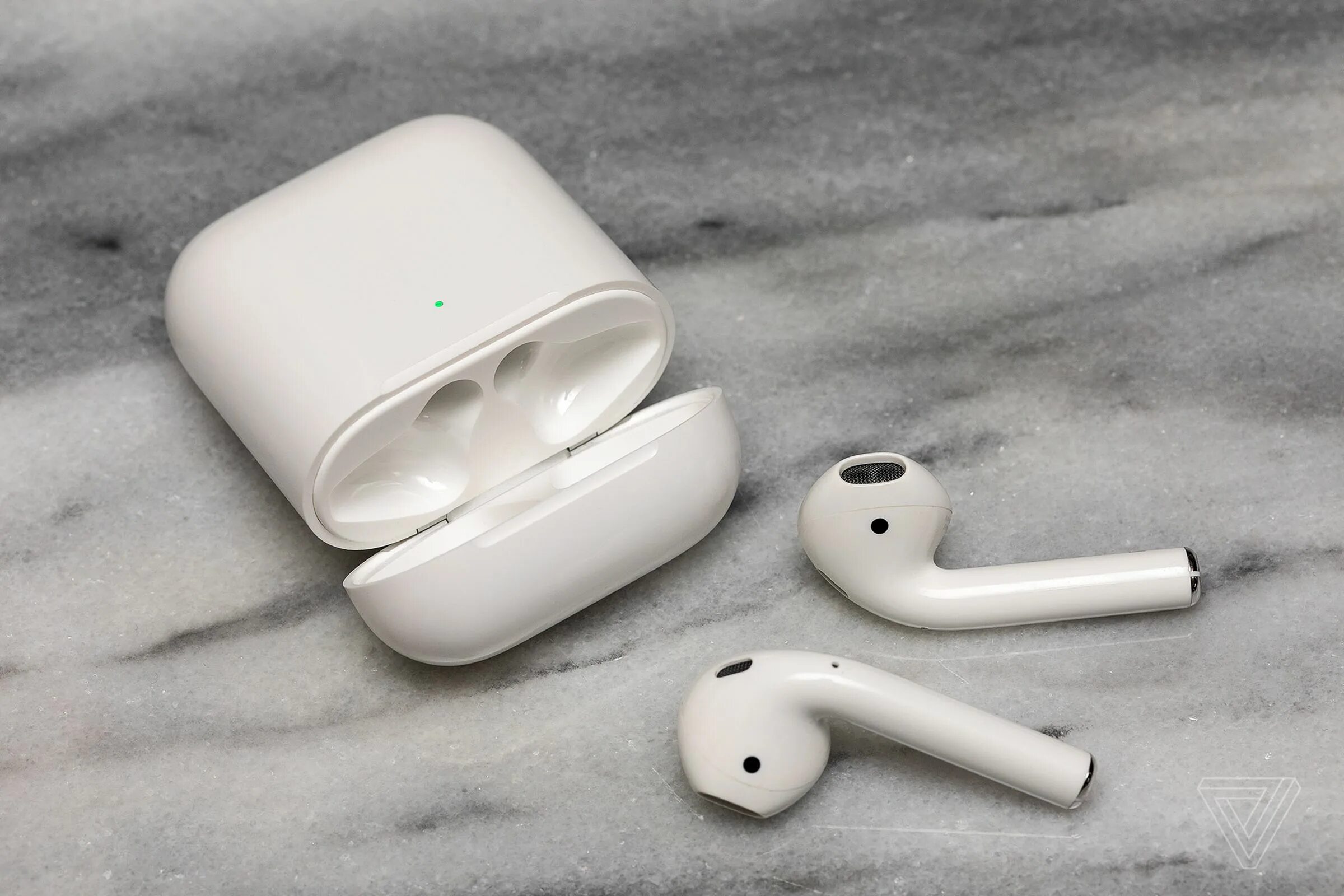 Поколения наушников apple беспроводные. Apple AIRPODS 2. Наушники эпл аирподс. Apple AIRPODS 2.2. AIRPODS (2nd Generation).