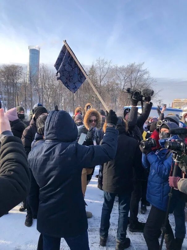 Митинг Навального Екатеринбург 23 января. Митинг ЕКБ 2021. Митинг в Екатеринбурге. Погромы митинги Россия. Митинги прошедшие сегодня