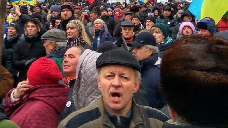 Украинцы на митингах фото. Власть прикалывается над народом. Митинг за зеленскокого. Украинцы устроили