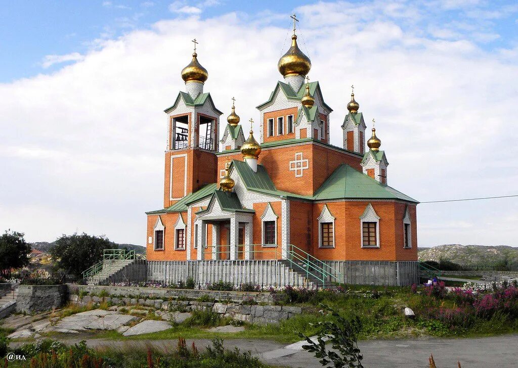 Храм Николая Чудотворца в городе Полярный. Храм в Полярном Мурманской области. Александровск Мурманская область храм святителя Николая. Храм Николая Мирликийского Мурманск.