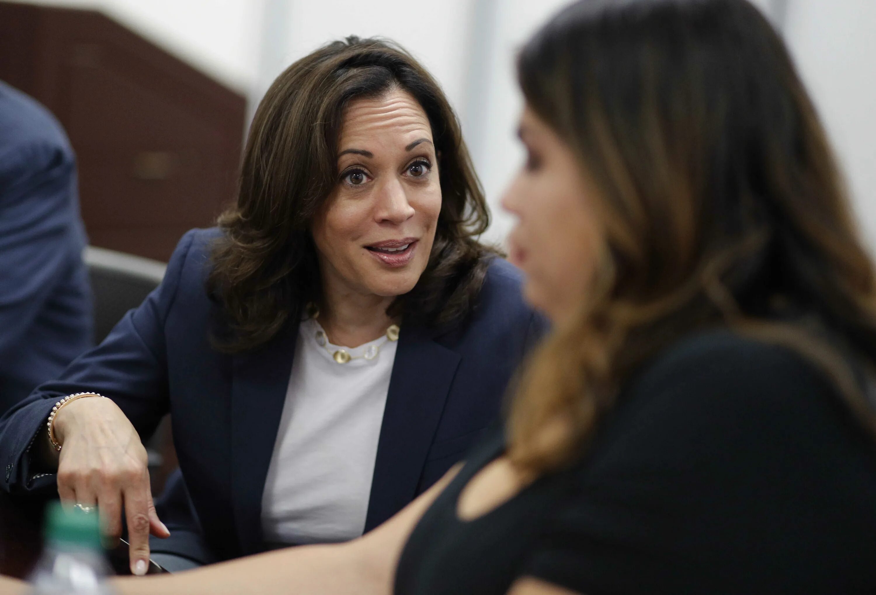 Anyway support. Камала Харрис. Камала Харрис американский юрист. Kamala Harris in Otomobil. Камала Харрис в молодости.