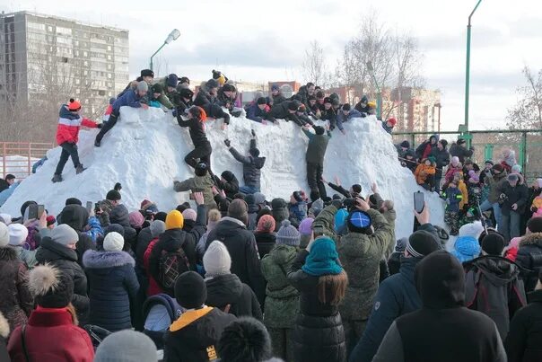 Таганская слобода масленица 2024. Парк Таганская Слобода Екатеринбург. Каток в парке Таганская Слобода. Чурки в парке Таганская Слобода. Таганский Слобода 2024.