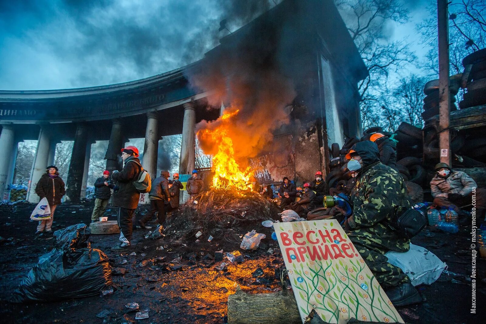 Как переводится майдан с украинского. Евромайдан на Украине в 2014. Киев площадь независимости Евромайдан. Майдан 2014 площадь независимости.