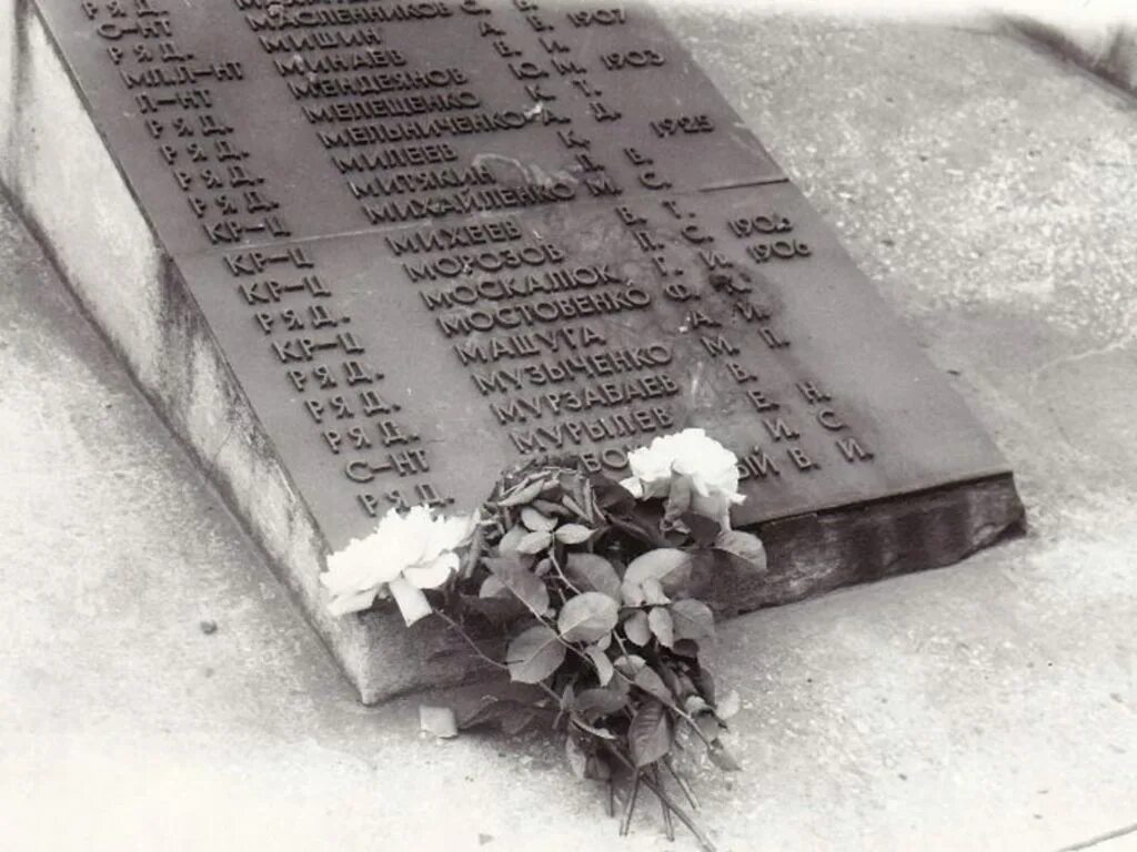 Список погибших отечественной войне. Могилы погибших солдат ВОВ. Памятник погибшим в Великой Отечественной войне. Места захоронений погибших в ВОВ.