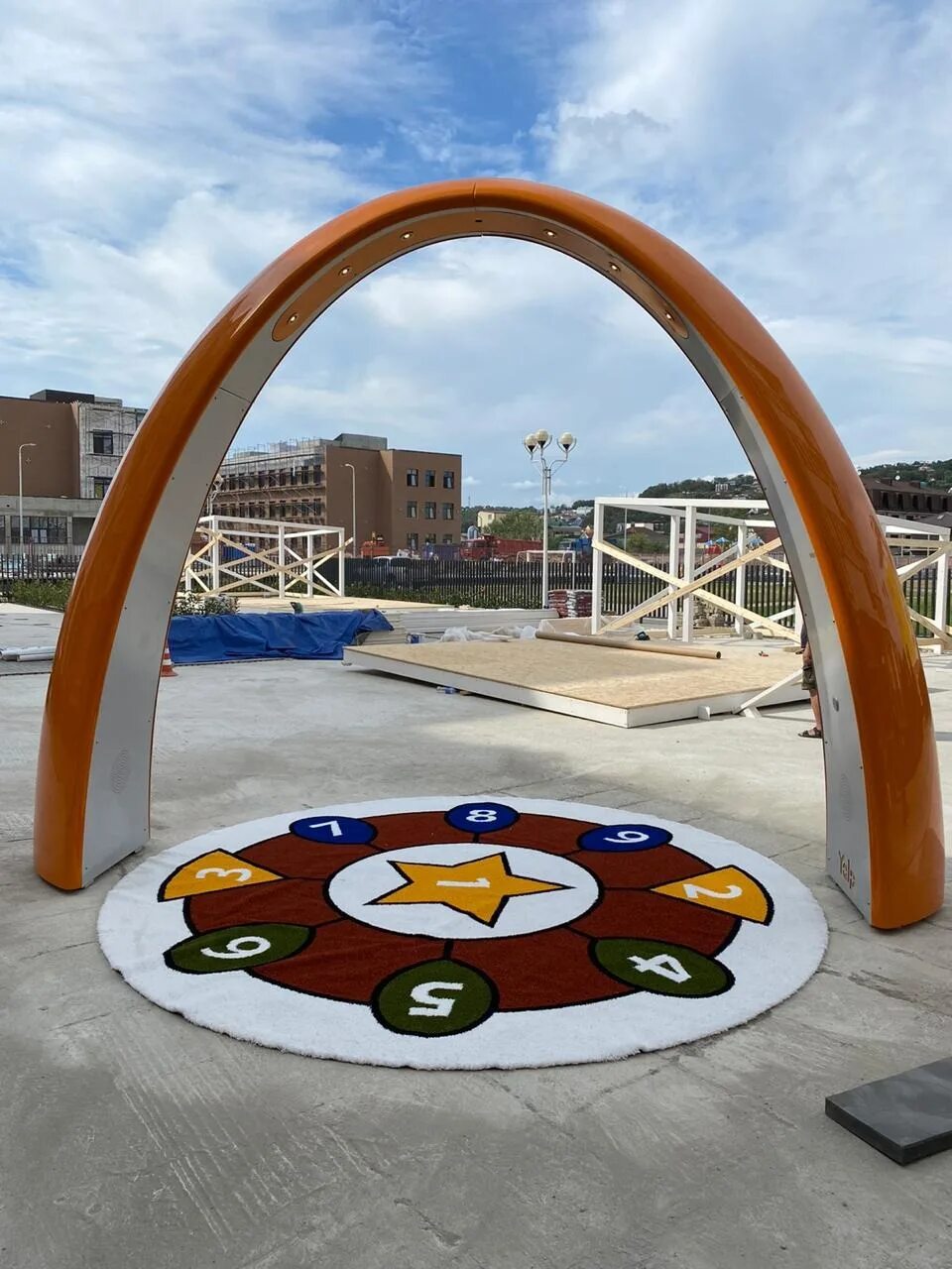 Интерактивная арка. Парк рассказовка площадка. Северное нагорное активити парк. Интерактивная арка. Арка мороженое.