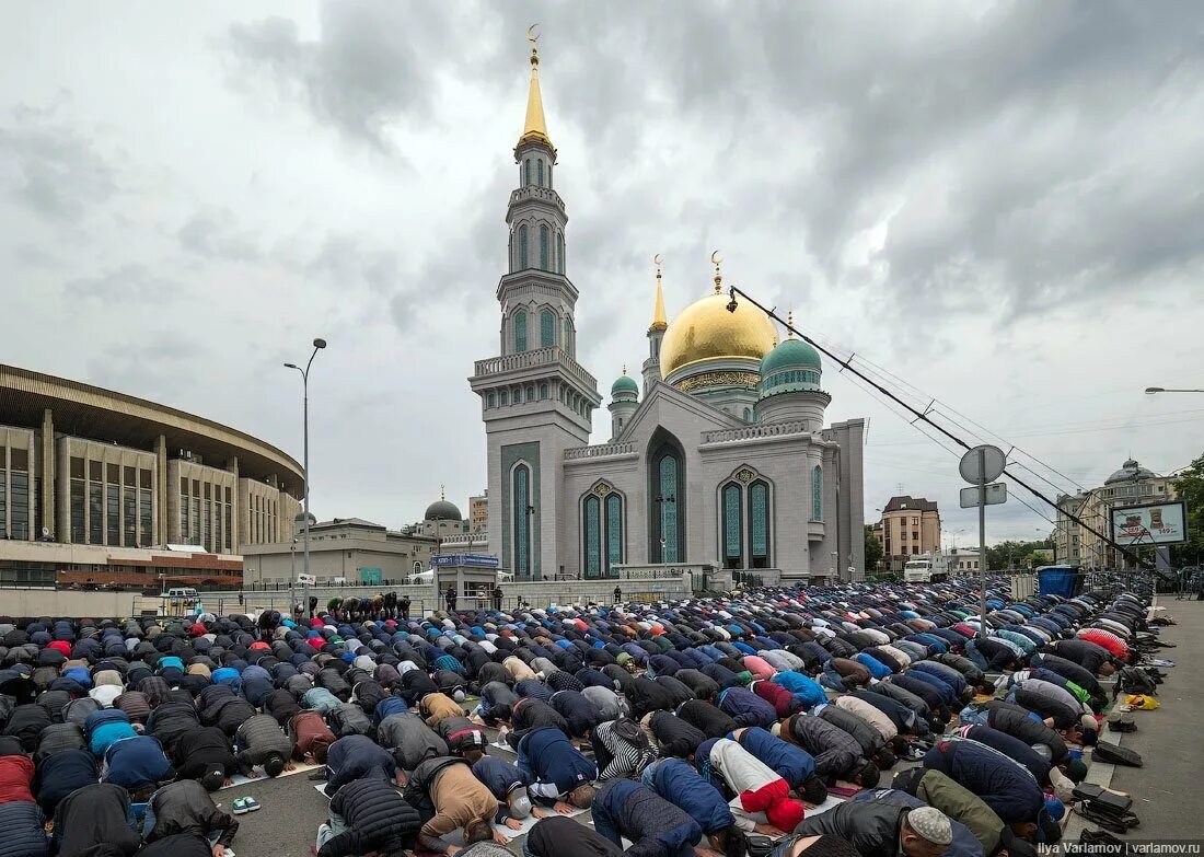 Московская Соборная мечеть Рамадан. Ураза байрам в Москве.