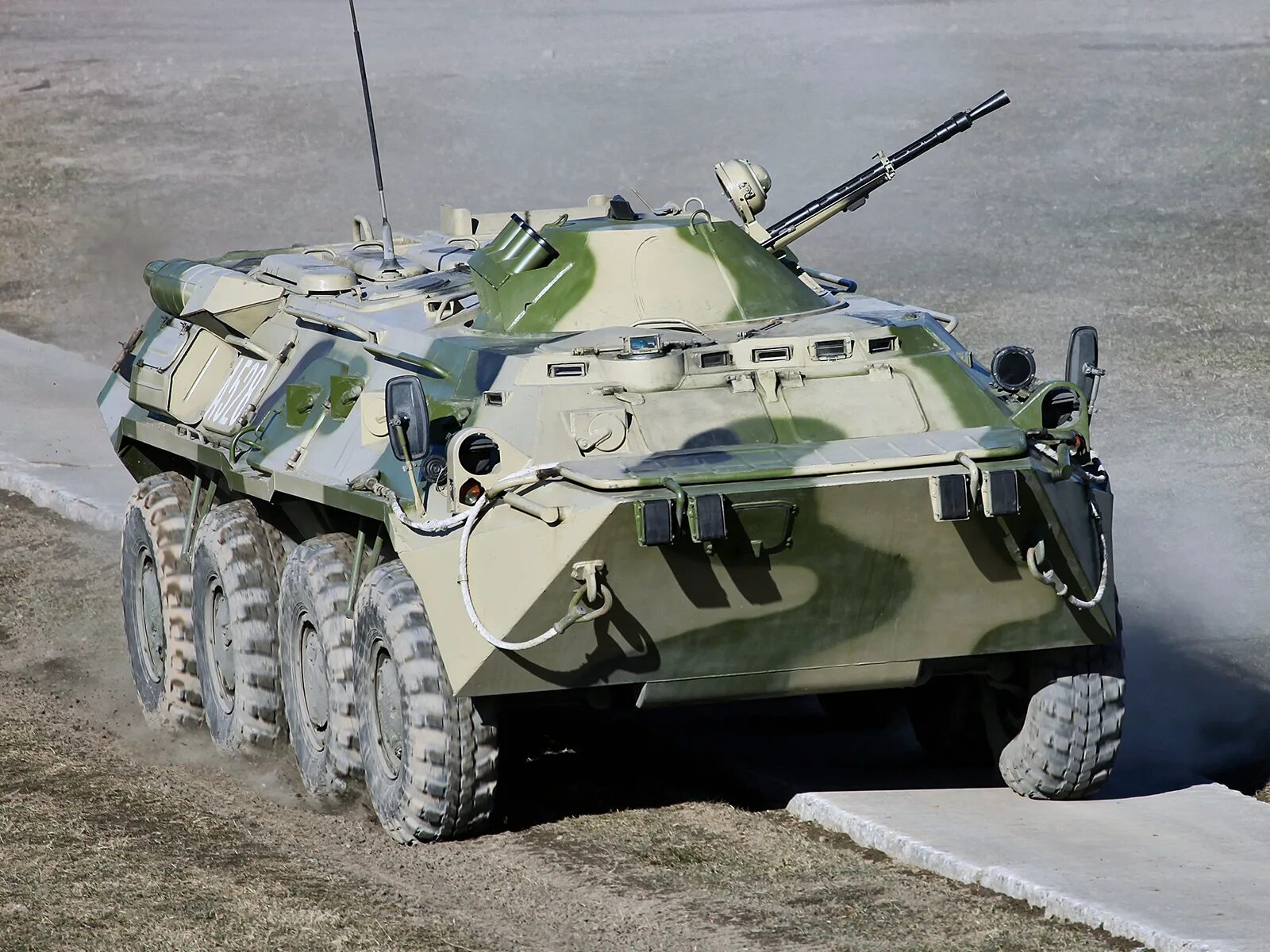 Как выглядит бтр. Бтр-80 бронетранспортёр. брт 80. бтр 80 россия. танк бтр 80.