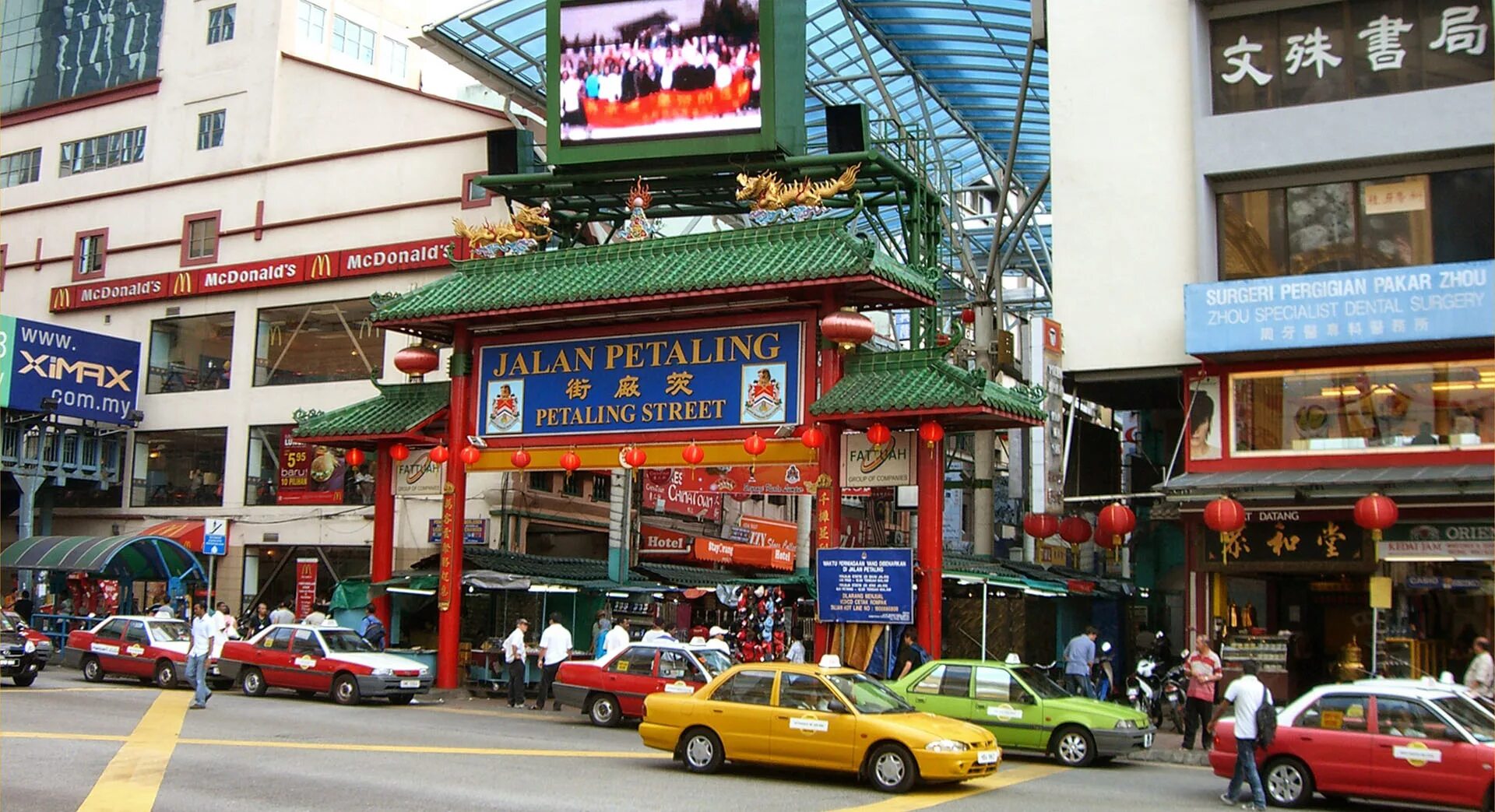 Бангкок куала. Petaling Street Куала-Лумпур. Чайанатаун Куала Лумпур. Чайна Таун Малайзия. Чайна Таун Куала Лумпур.