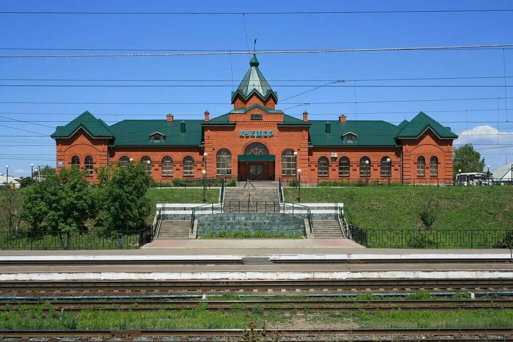 Жд вокзал родники. Станция Кукмор ЖД вокзал. Поселок Кукмор Татарстан. Город Кукмор Татарстан достопримечательности. Старый вокзал Кукмор.