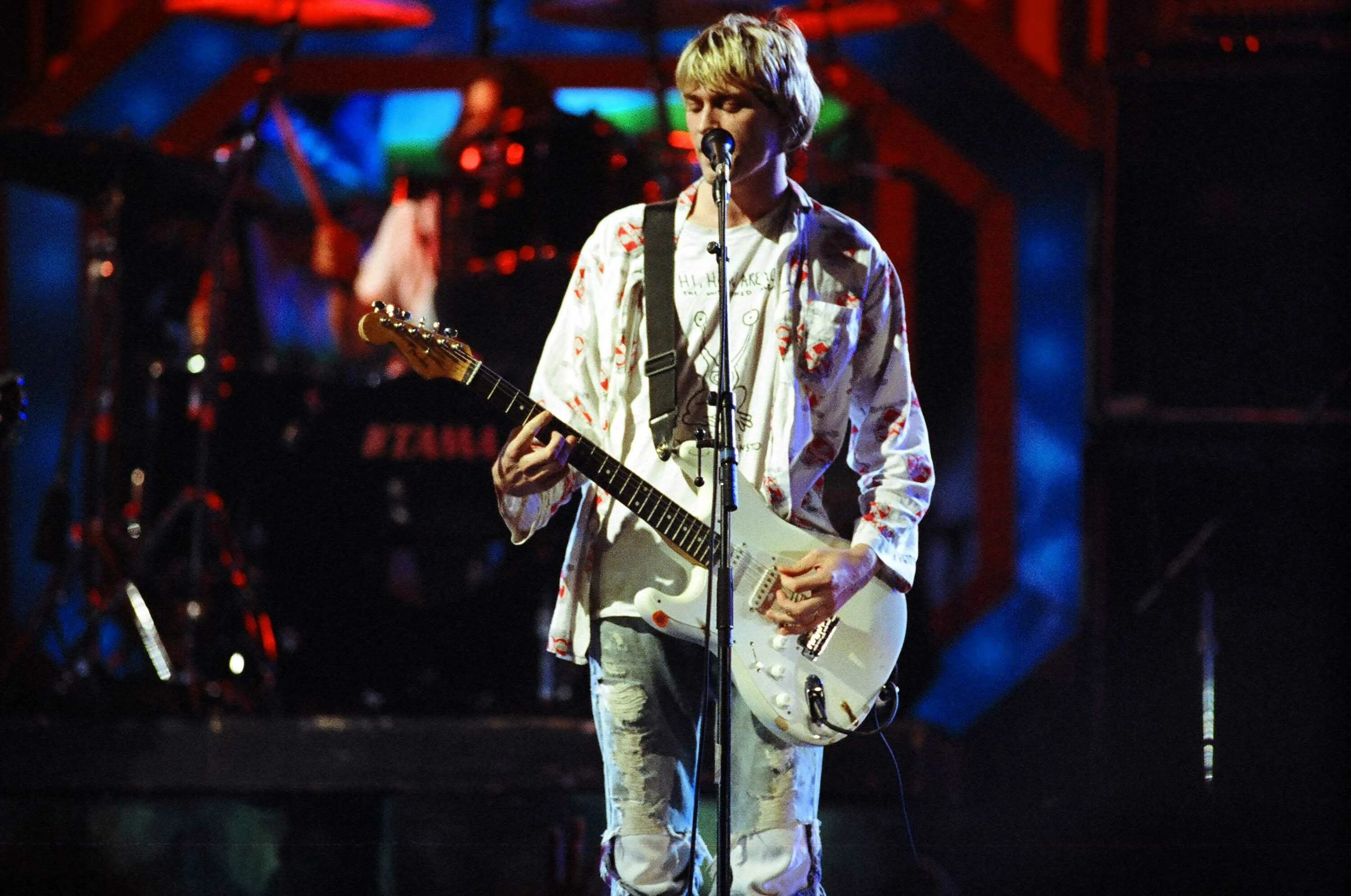 Nirvana new. Курт Кобейн MTV 1992. Нирвана Курт Кобейн. Nirvana MTV Awards 1992. Группа Нирвана Курт Кобейн.