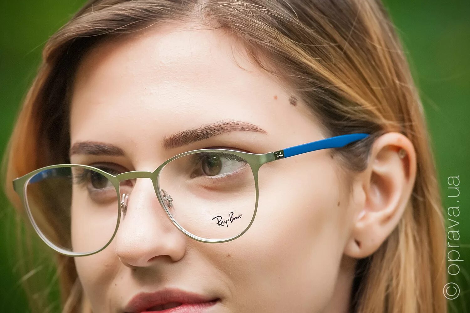 Интерактивные очки. Оправа для очков. Люди в очках для зрения. Модные оправы для очков. Инновационные очки.