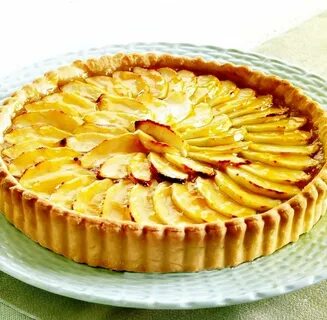 Открытый яблочный пирог из песочного теста