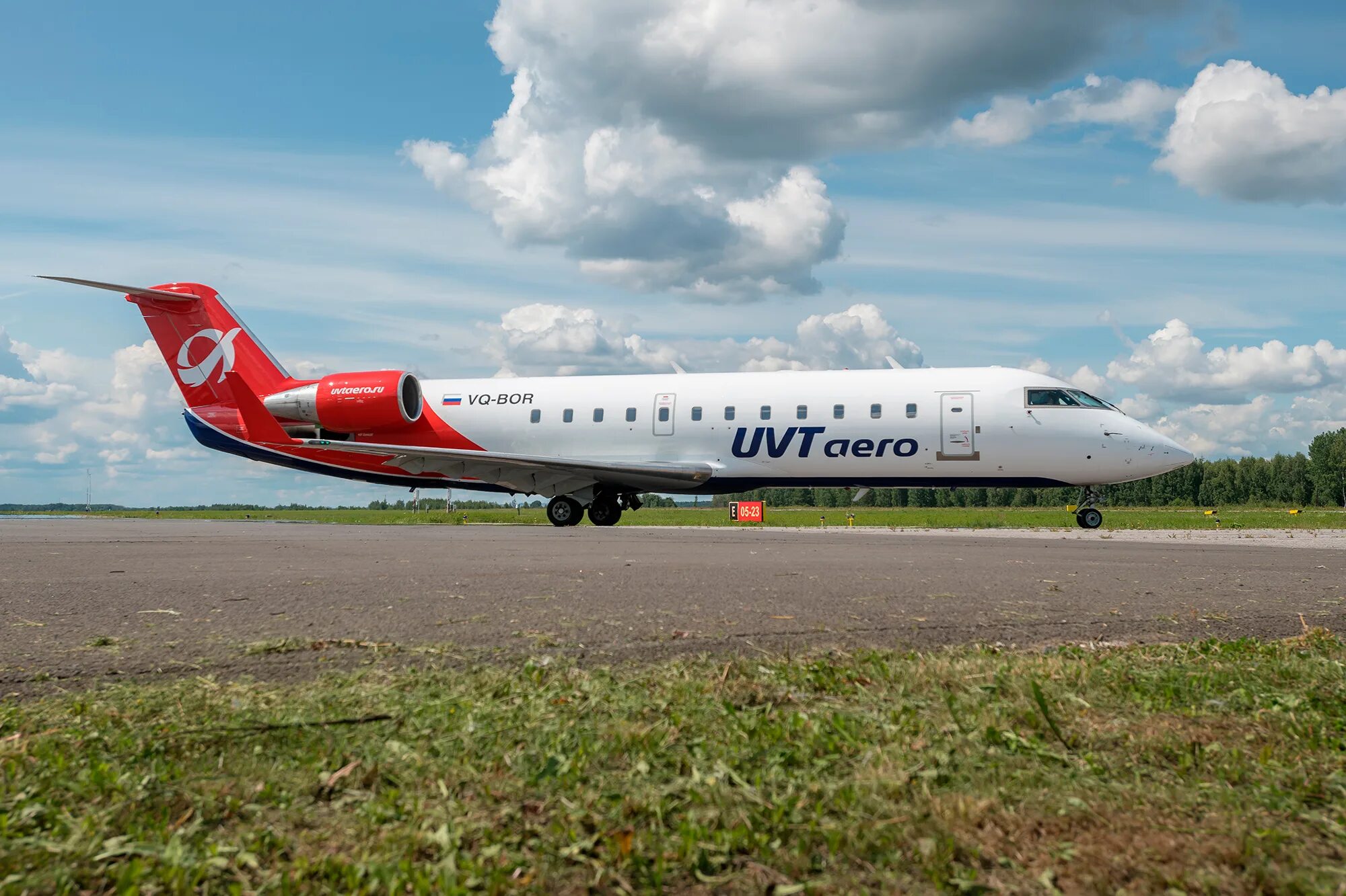Canadair crj 200 ювт. Авиакомпания казань. Ювт аэро самолеты. Канадский самолет казанские авиалинии. Самолет казань.