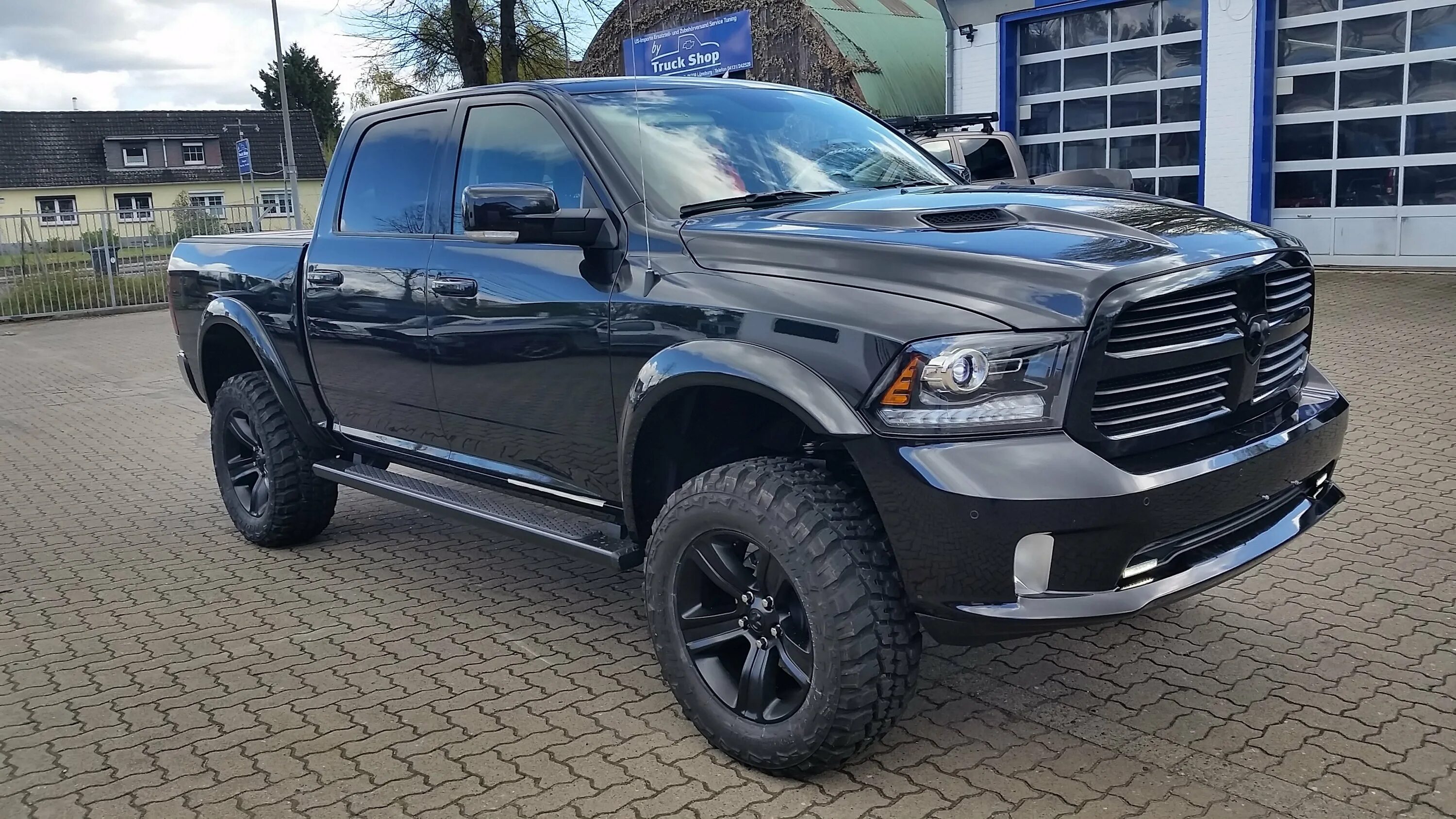 Додж рам купить бу в россии. Dodge Ram 1500. Dodge Ram 4 1500. Dodge Ram 3500 джип. Dodge Ram 3500 Tuning.