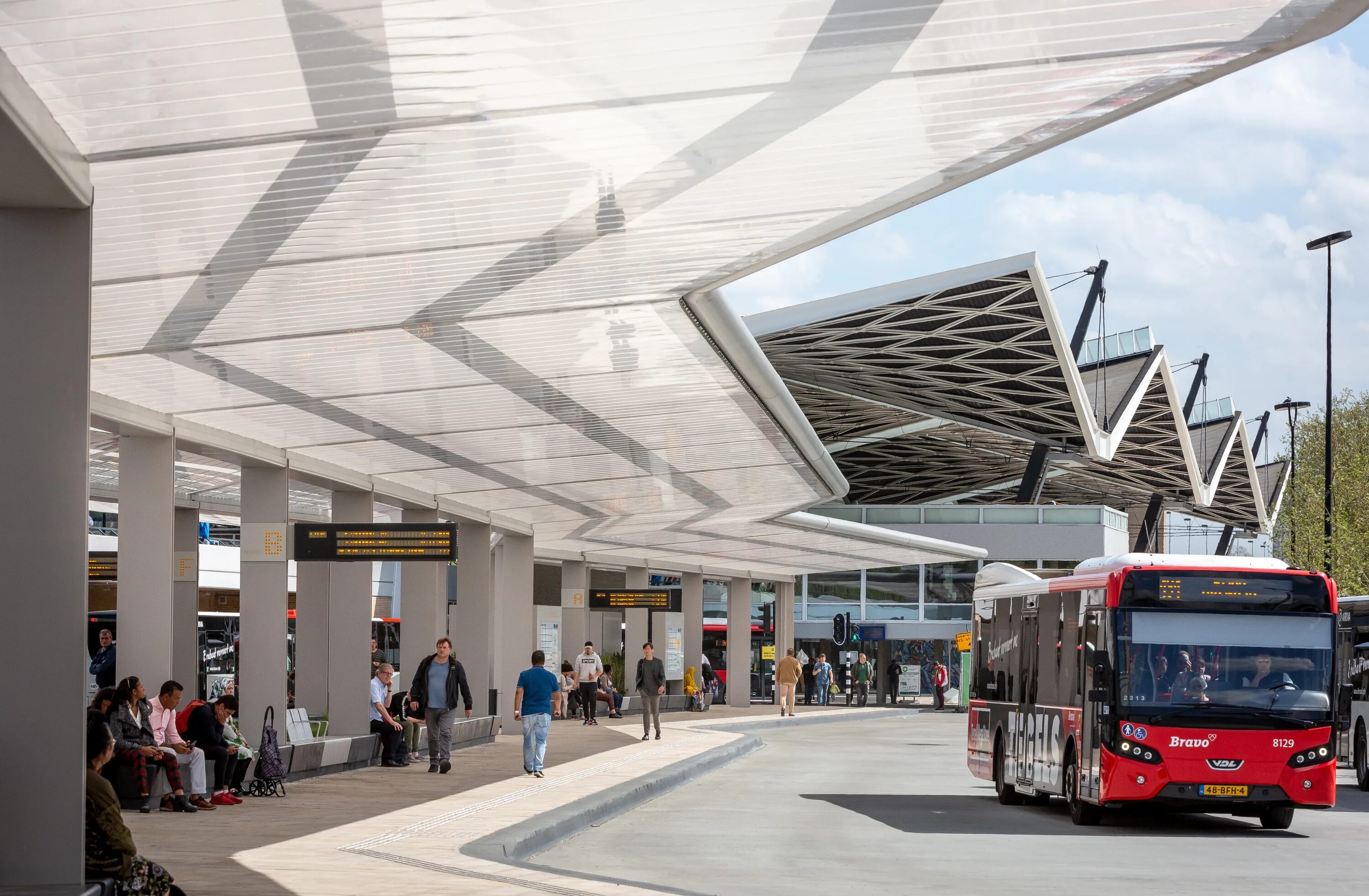 Автовокзал Тилбург, Нидерланды. Автовокзал Поппенбюттель (Германия). Bus Station – автобусная станция. Болтон Bus Station. Автобус вокзал стадион