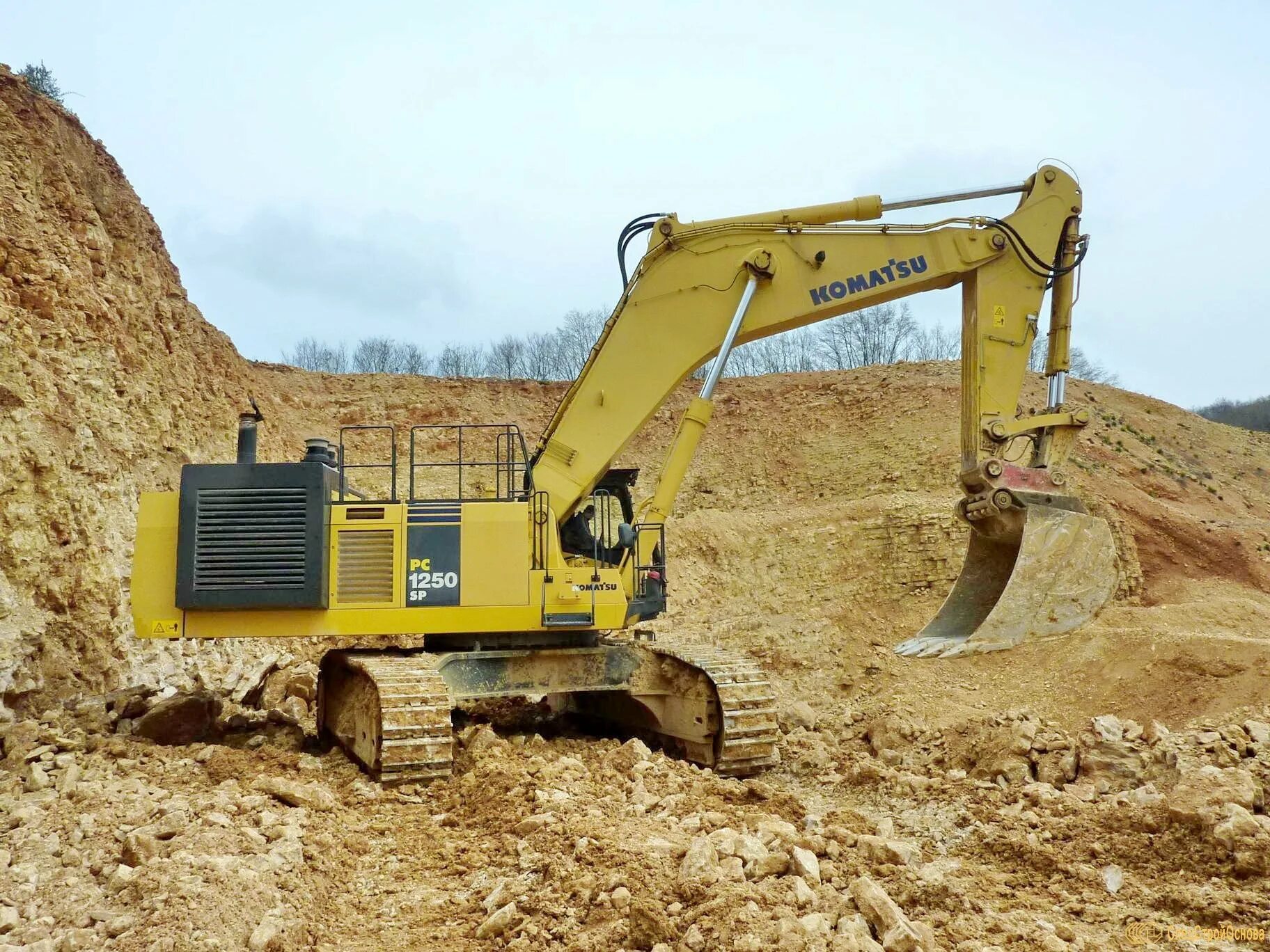 Экскаваторы комацу характеристики. Komatsu 1250. Komatsu pc1250-8. Комацу 1250 экскаватор. Экскаватор Komatsu pc1250-8.