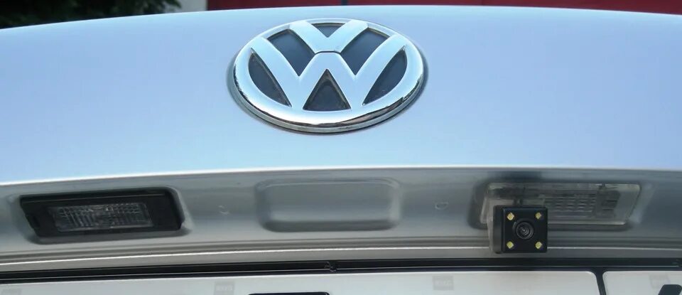 Задняя камера поло седан установка. Volkswagen polo 2010 камера заднего. Задняя камера volkswagen polo 2022. Камера заднего хода vw polo sedan 2016. Задняя камера volkswagen polo 2022.