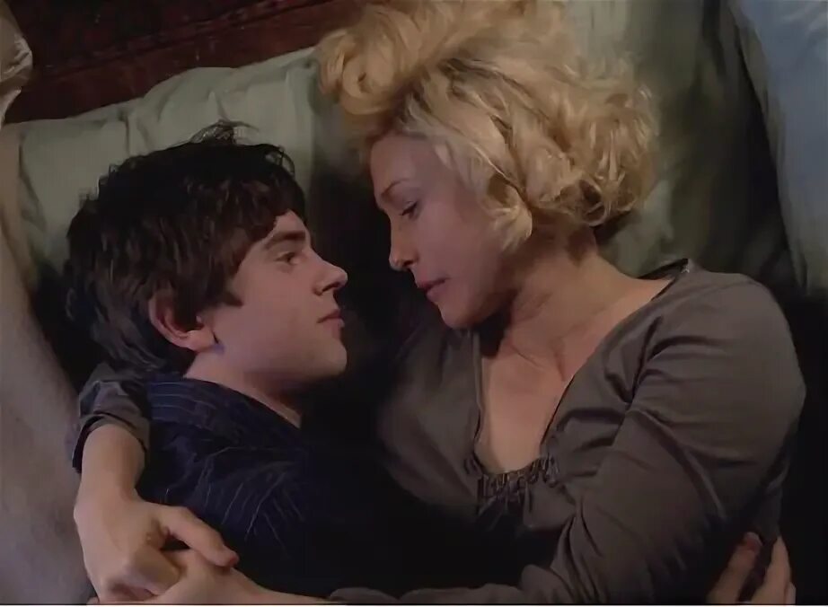 Rough mom son. Мом and son real. Takiko yuzawa. Мамочки старые с молодыми. Фотосессия мамы и сыночка.