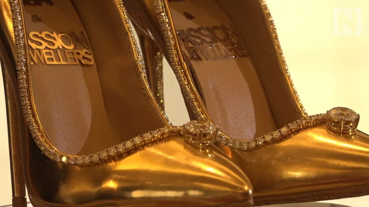 Какая самая дорогая обувь. Jada dubai passion diamond shoes - 17 млн. Дорогие женские туфли. Красивые туфли. Туфли debbie wingham high heels.