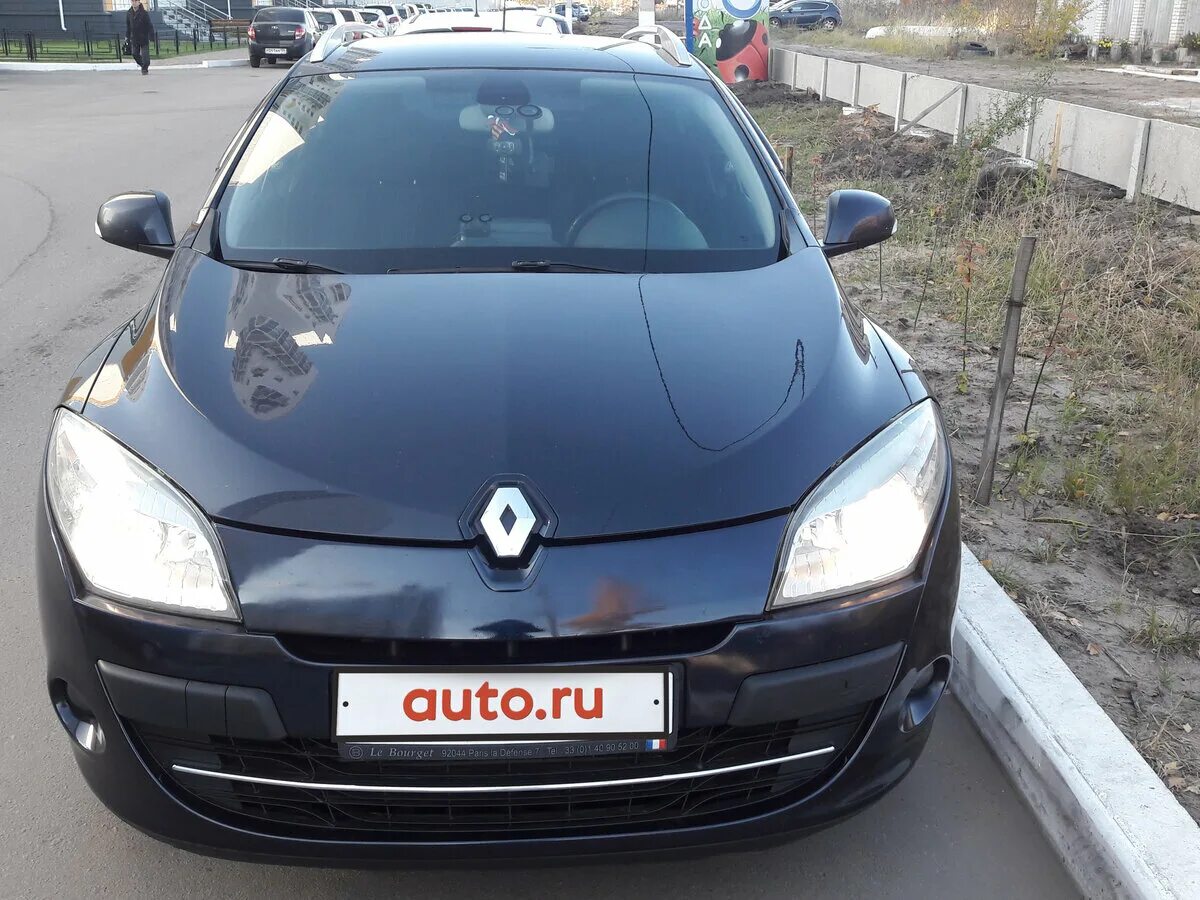 Renault Megane III 2010. Рено Меган 3 2010г. Рено Меган 3 2010. Renault Megane 3 синий.