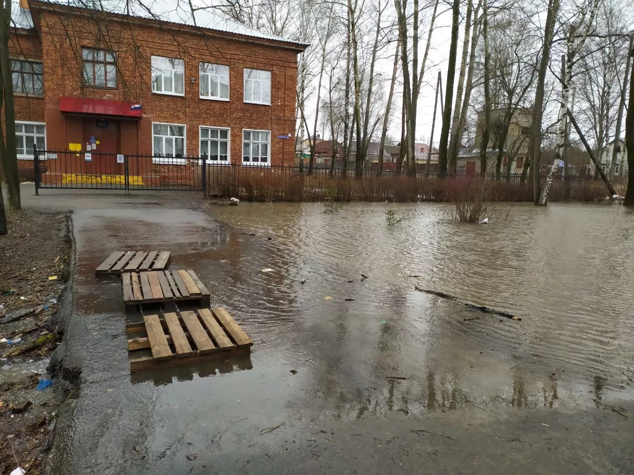 Паводок ждем. Потоп в Кинешме. Паводок фото. Потопы 1 школы. Потопы весной в Димитровграде.