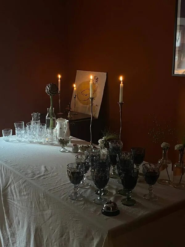 Мы даже не знакомы. David lowery. Едва знакомы пространство. Фото дэн стивенс дэн. Едва знакомы пространство.