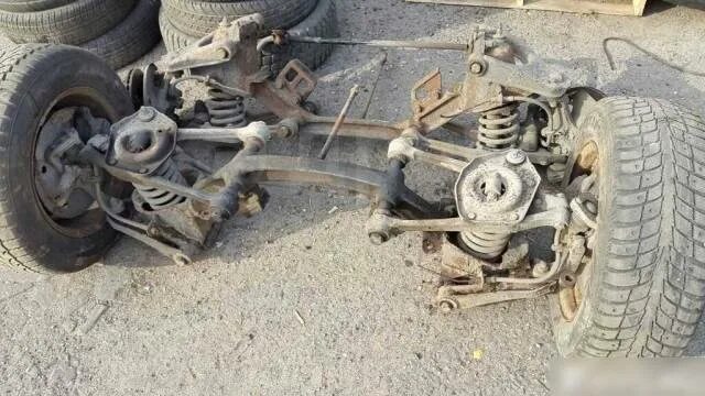 Шкворневая подвеска газ 3110. Шкворневая подвеска газ 3110. Подвеска волга 3110. Подвеска волги 3110 на шкворнях. Балка газ 31105.