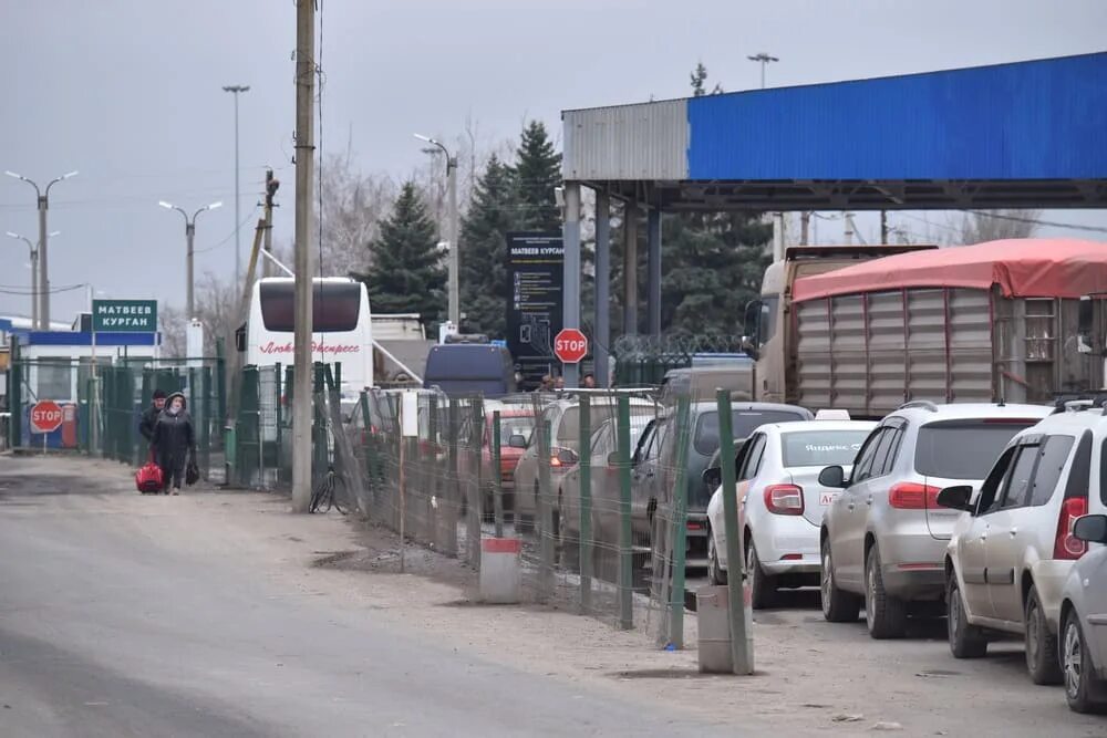 Пункт пропуска успенка днр. Успенка граница днр. Лнр успенка пункт пропуска. Успенка таможенный пост днр. Успенка граница украина.