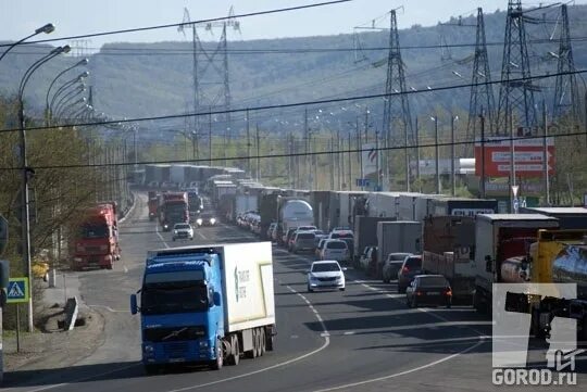 Пробки в городе. Пробка на гэс трасса м5 тольятти. Пробка на гэс трасса м5 тольятти. Пробки на трассе м5 самарская области. Трасса м5 гэс пробки.