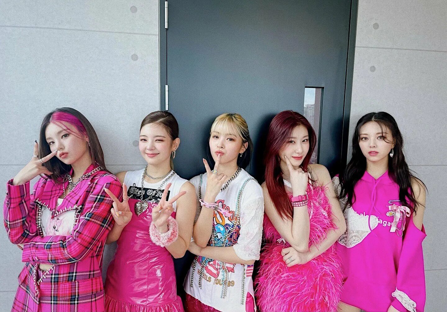 Itzy дебют. Группа itzy. группа itzy юна. itzy midzy. группа itzy 2025.