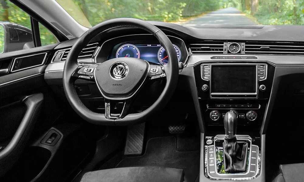 Функции пассат б8. Фольксваген пассат б8 2018. volkswagen passat 2018 салон. volkswagen passat alltrack 2018 салон. volkswagen passat b8 2018 салон.