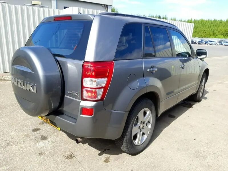 Suzuki grand vitara 2005 2015. Купить стекло на Сузуки Гранд Витара 2005.