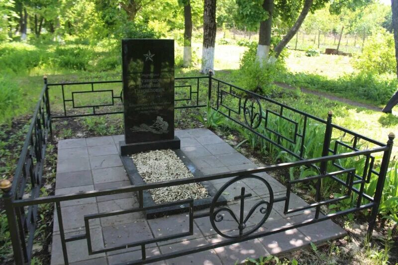 Церковь брынчаги спасо-преображенская. Юдино воронежская. Памятник хвощеватка. Церковь в селе юдино. Подгоренский дом культуры.