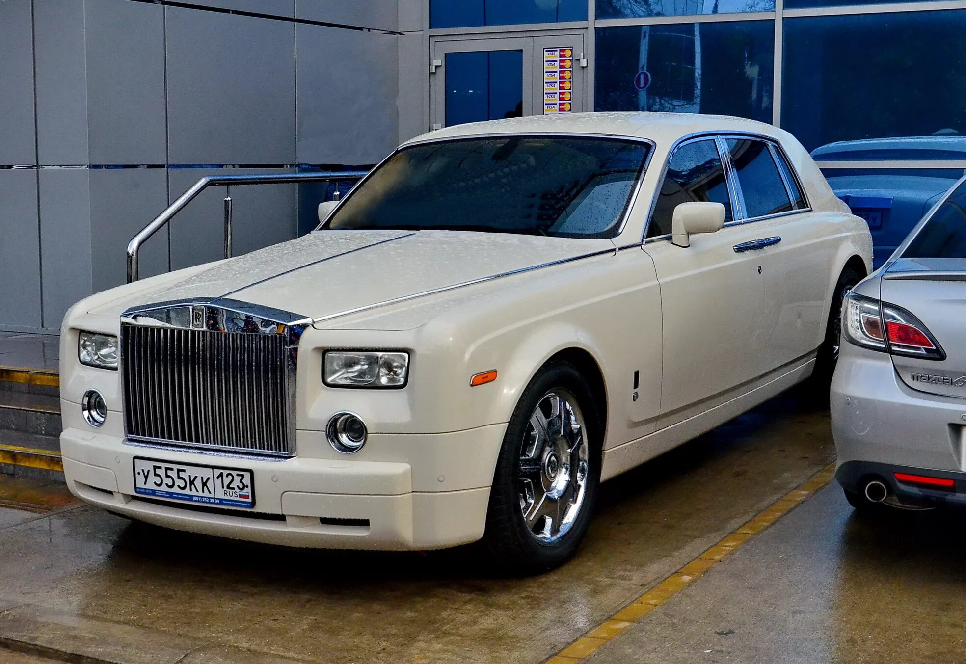 Машина похожая на ройс ройс. Rolls Royce Phantom 7. Rolls-Royce 555. ГАЗ 3110 Роллс Ройс. Аурус и Роллс Ройс.