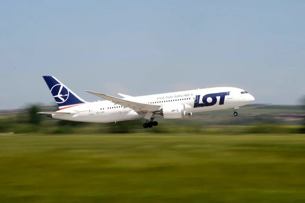 Лот авиакомпания. Самолёт авиакомпаниилот. Lot Polish Airlines. Lot Polish Airlines флот. Lot polish