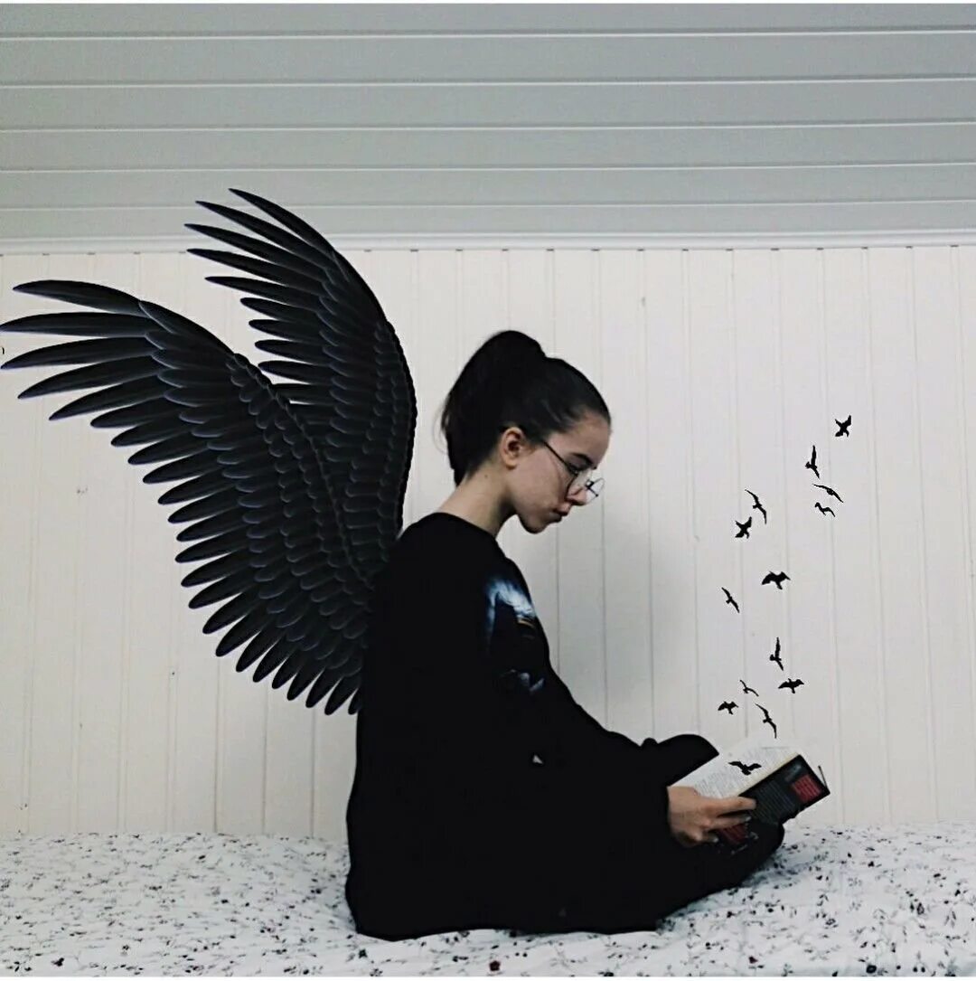 Тексты из песен цитаты. Текст опенинга бездомный бог. Каждому дьяволу положен свой ангел рисунок. Каждому дьяволу положен свой ангел. Каждому дьяволу положен свой ангел картинка.