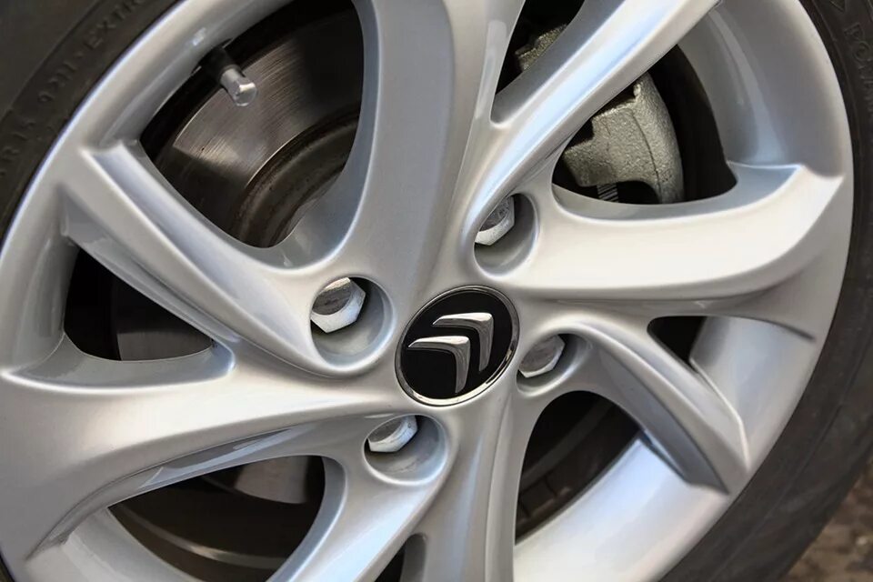 Диски ситроен с5 х7. Диски ситроен дс 4 r17. Диски ситроен дс5. Колесные диски на ситроен. Колесные диски на ситроен.