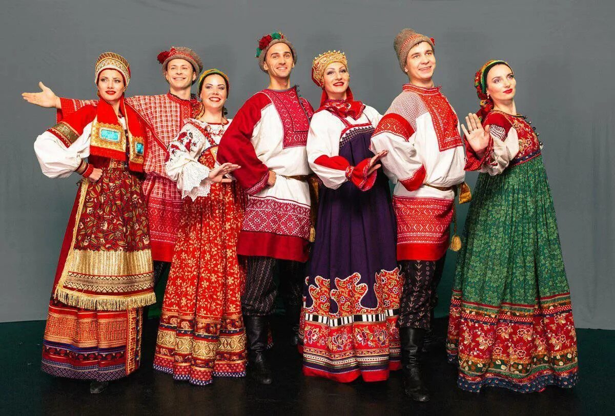 Русский костюм картинки. Русский народный костюм. Русский народный Костю. Рускийнародный костюм. Русский нарядный костюм.