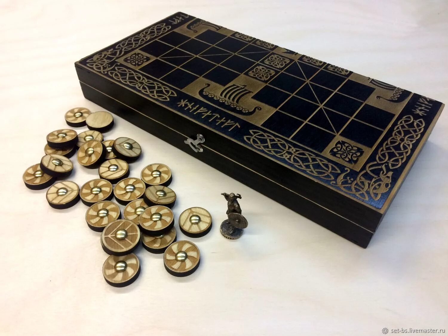 Настольная игра похожая на нарды. Игра в нарды. Тафл игра викингов. Backgammon. Нарды деревянная армения.